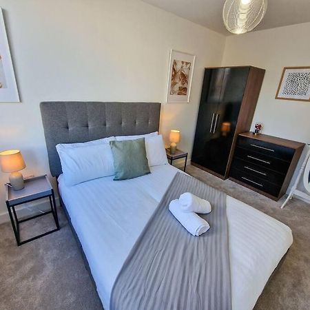 Free Parking: Old Trafford Apartment Manchester Eksteriør bilde