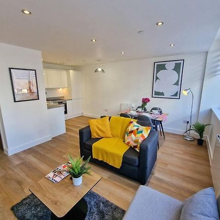 Free Parking: Old Trafford Apartment Manchester Eksteriør bilde