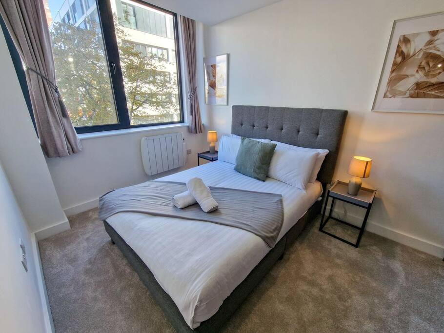 Free Parking: Old Trafford Apartment Manchester Eksteriør bilde