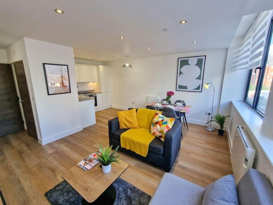 Free Parking: Old Trafford Apartment Manchester Eksteriør bilde