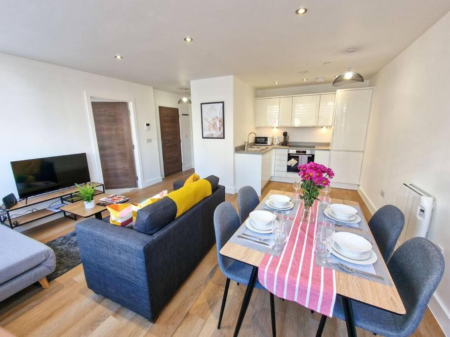Free Parking: Old Trafford Apartment Manchester Eksteriør bilde
